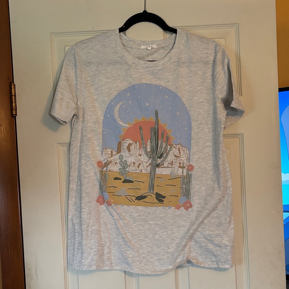Maurices Light Gray Desert T-Shirt XS